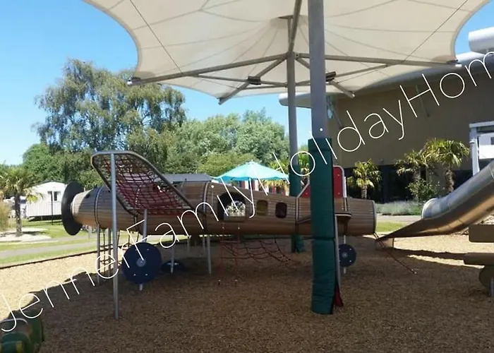 Jenner Family Holiday Homes At Tattershall Lakes